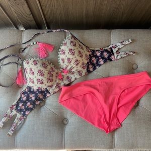 Victorias Secret swimsuit 34B/small bottoms